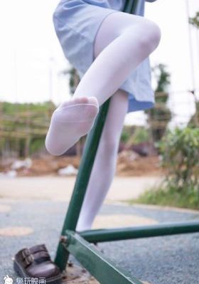 扒开双腿猛进小柔校花视频