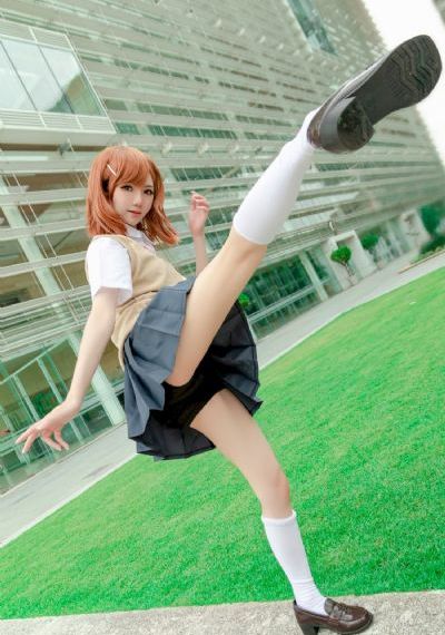 按摩的女大学生